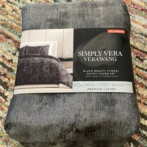 Simply Vera Vera Wang Duvet Cover with 2 standard shams